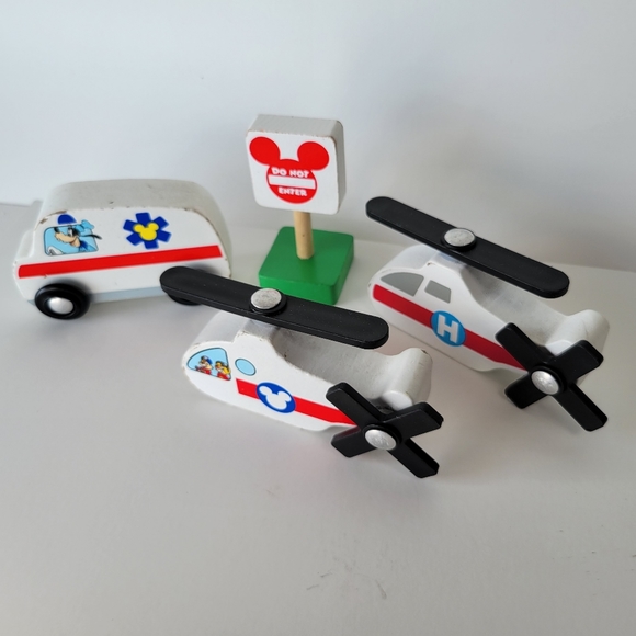 Melissa and Doug Hospital Disney Emergency Play Set Pieces - Picture 4 of 6